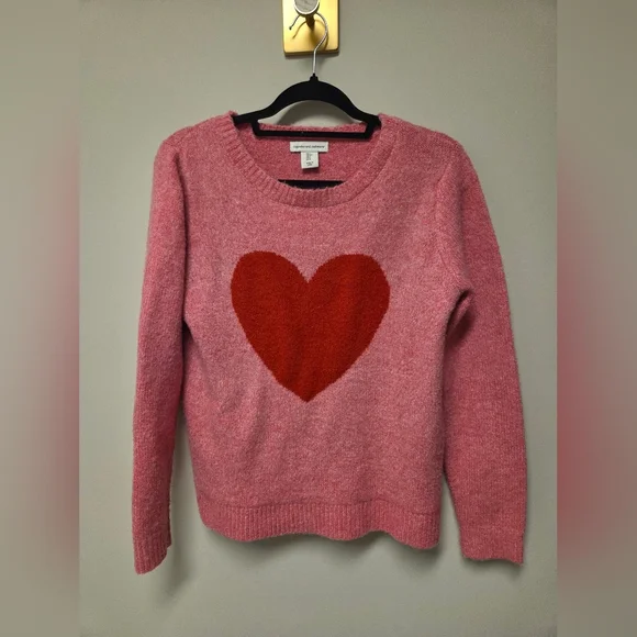 Cupcakes and Cashmere Heart Sweater, Size S, perfect for Valentine's Day! - Picture 1 of 5